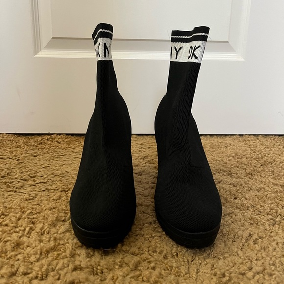 Black DKNY Sock Booties Size US W 7.5 - Picture 4 of 4